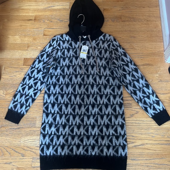 Michael Kors Logo Dress - Picture 4 of 16